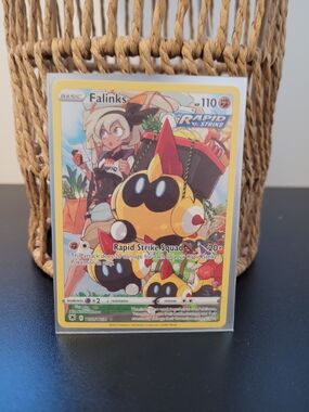 Falinks Pokémon TCG Card — Yellow Accent Artwork